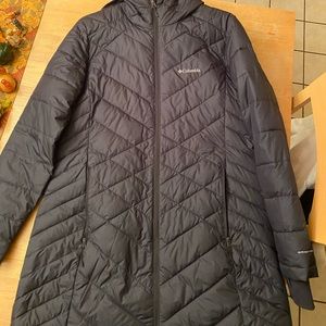 Mid length lightweight black Columbia winter coat!